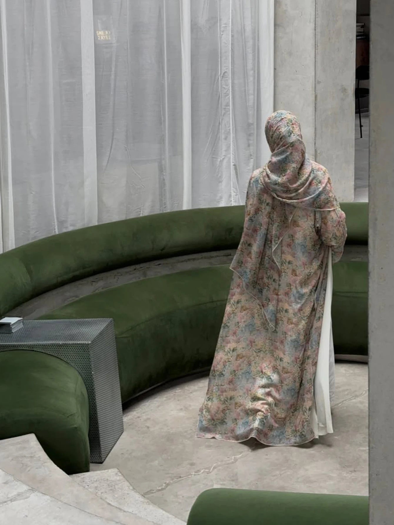 Middle Eastern Elegant Arabic Traditional Cardigan Long-Sleeved Floral Print Abaya Robe with Headscarf